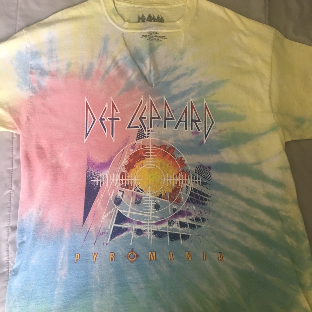 Def leppard shirt